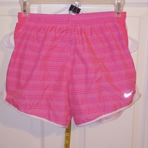 Women's Nike Dri-fit shorts sz XL Pink stripes
